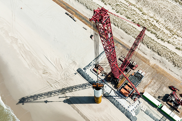 TenCate Geotubes voor twaalf kraanopstelplaatsen voor Windpark Maasvlakte 2 op het strand